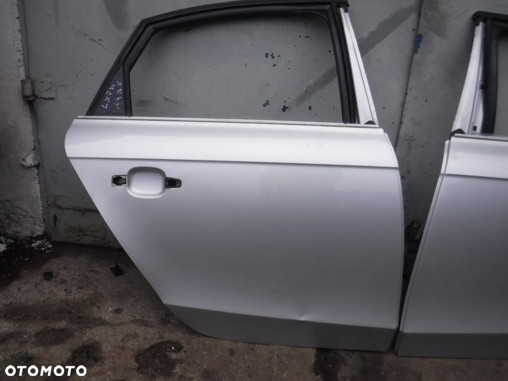 Audi A4 B8 drzwi sedan tyl LX7W szyba prawe lewe - 3