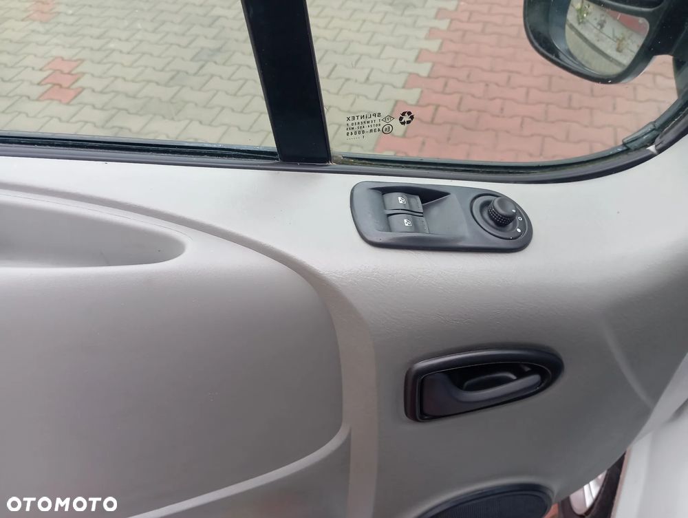 Renault Trafic - 8