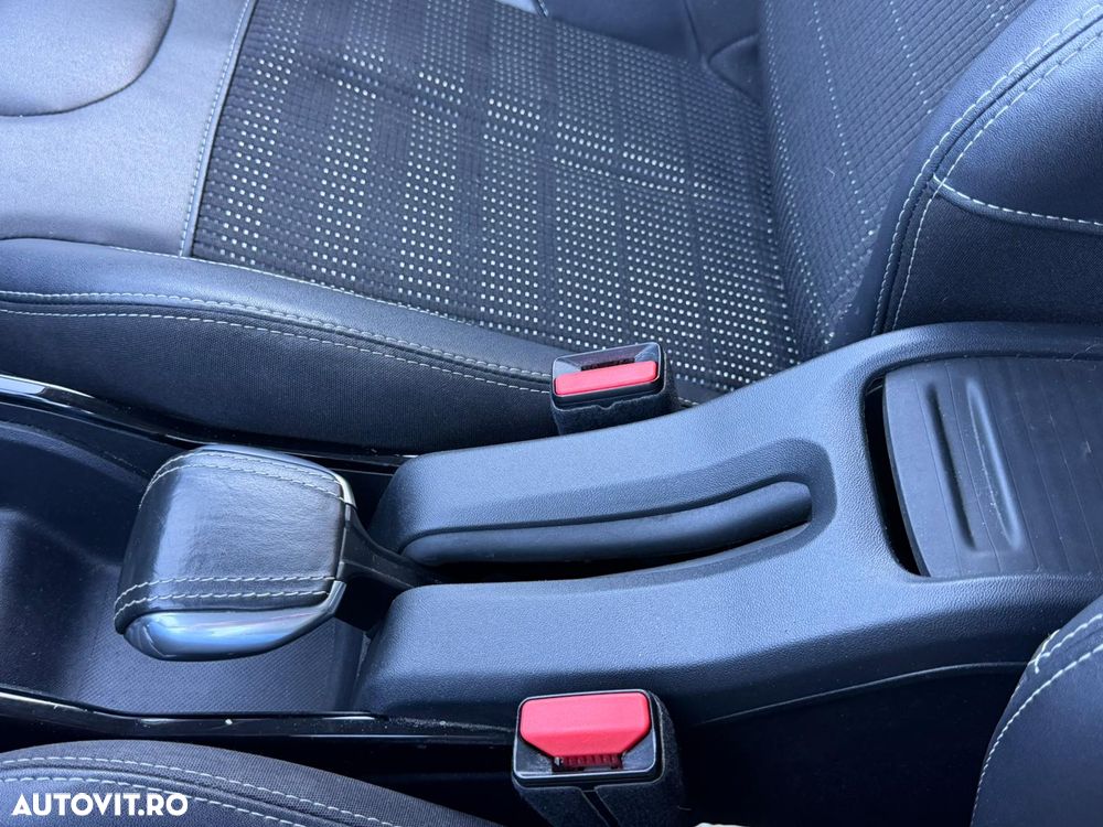 Peugeot 2008 1.2 PureTech Turbo EAT6 S&S Allure - 30