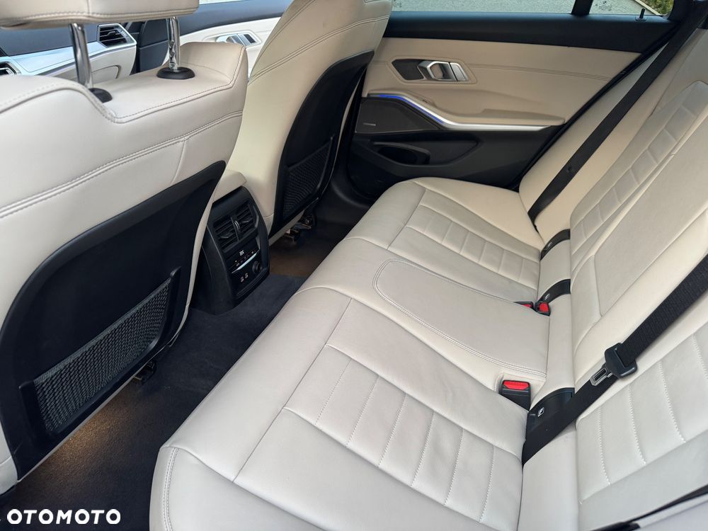 BMW Seria 3 330i xDrive M Sport sport - 21