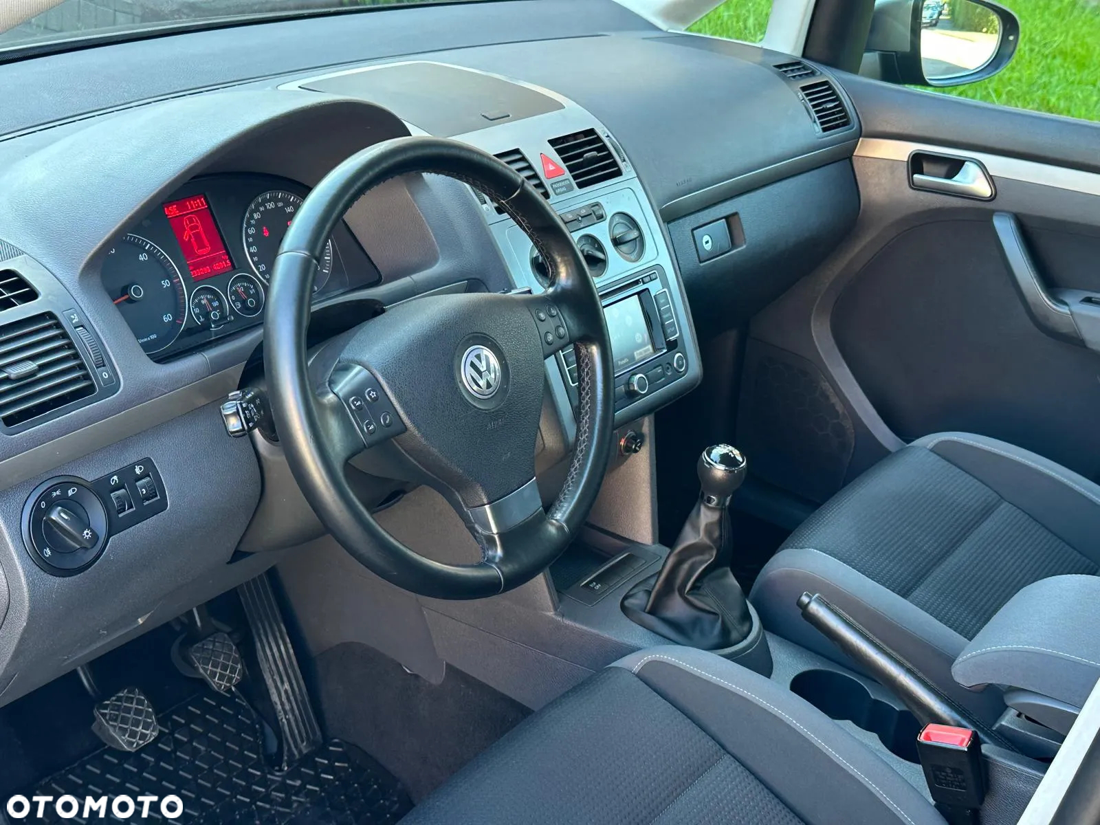 Volkswagen Touran - 8