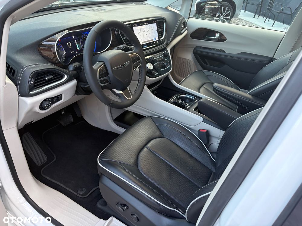 Chrysler Pacifica - 13
