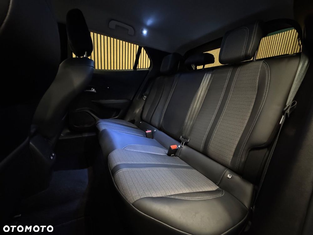 Peugeot 2008 1.2 PureTech Allure S&S - 12