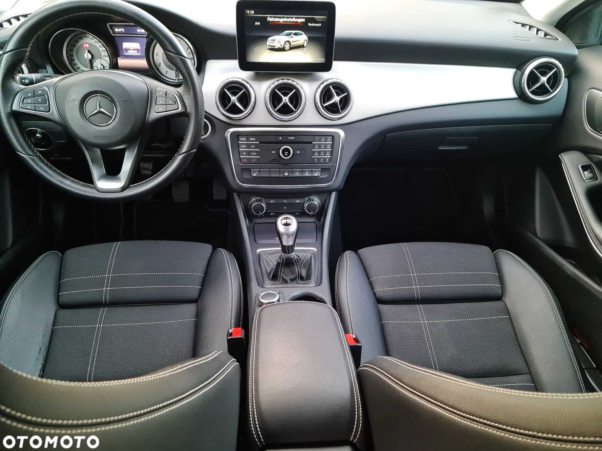 Mercedes-Benz GLA - 15