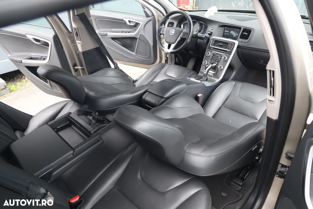 Volvo V60 D6 Plug-In-Hybrid AWD Geartronic Momentum - 15