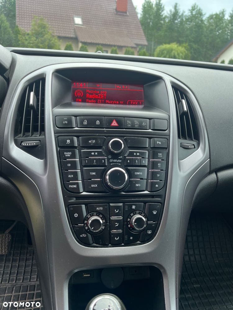 Opel Astra 1.4 T Executive EU6 - 11