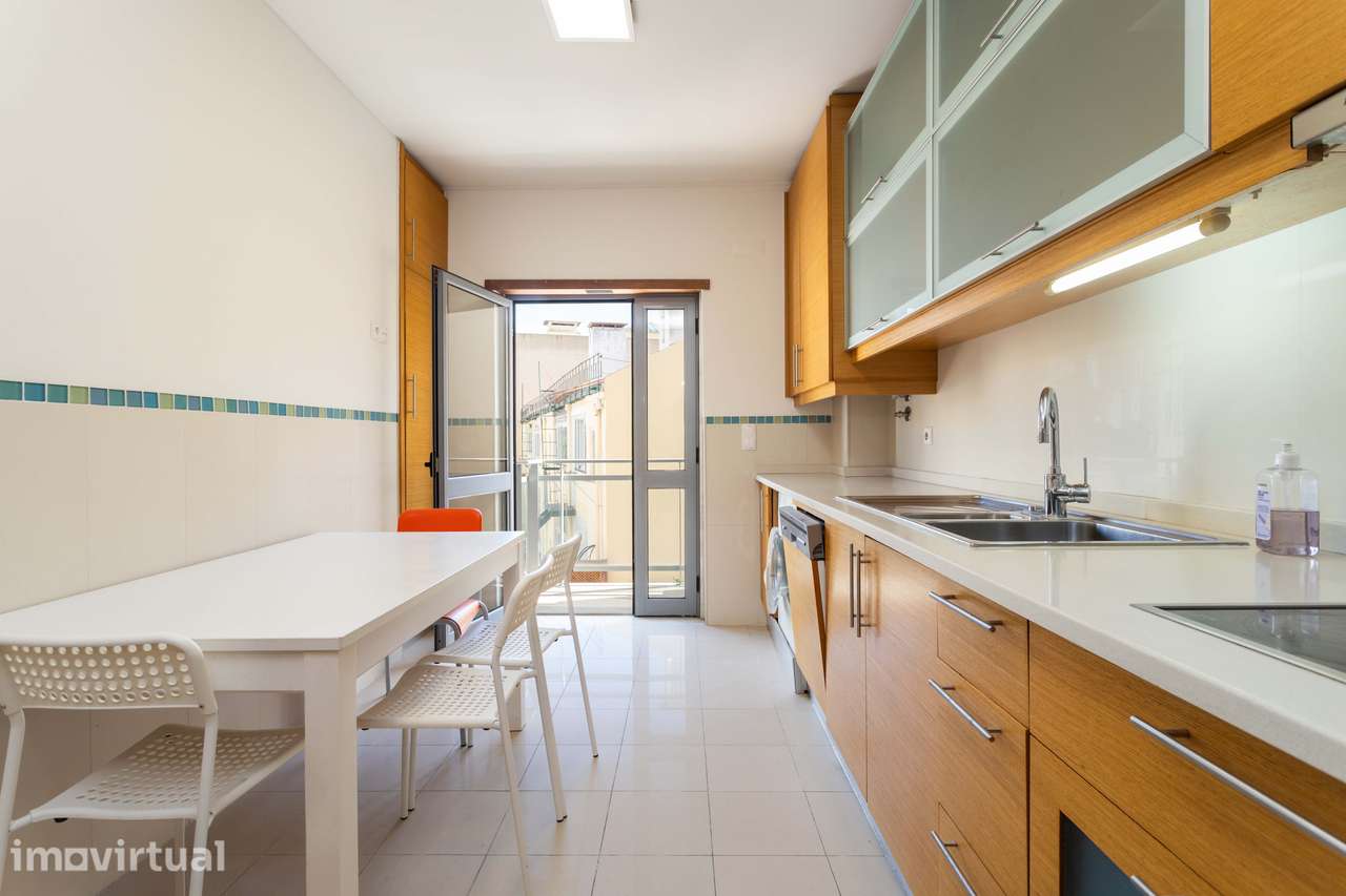 T2 com varanda, elevador, garagem e pet friendly na Calçada da Ajuda - Grande imagem: 5/22