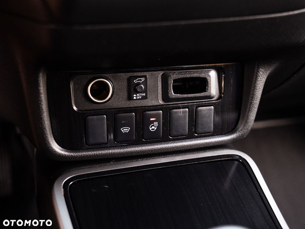 Mitsubishi Outlander 2.0 4WD Plug-In Hybrid Plus - 38
