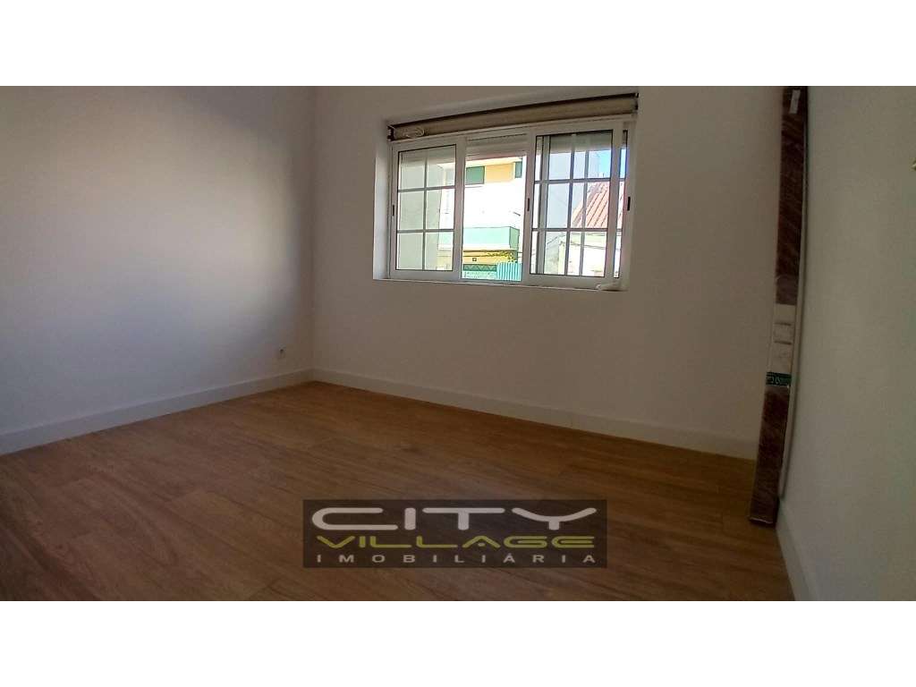 Apartamento T1+1 com Quintal e Churrasqueira Zona Baixa da Banheira - Grande imagem: 3/16