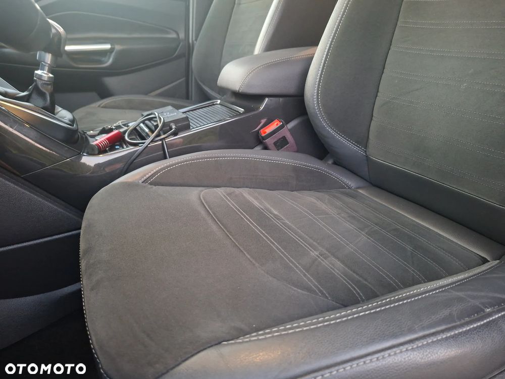 Ford Kuga 2.0 TDCi 2x4 ST-Line - 17