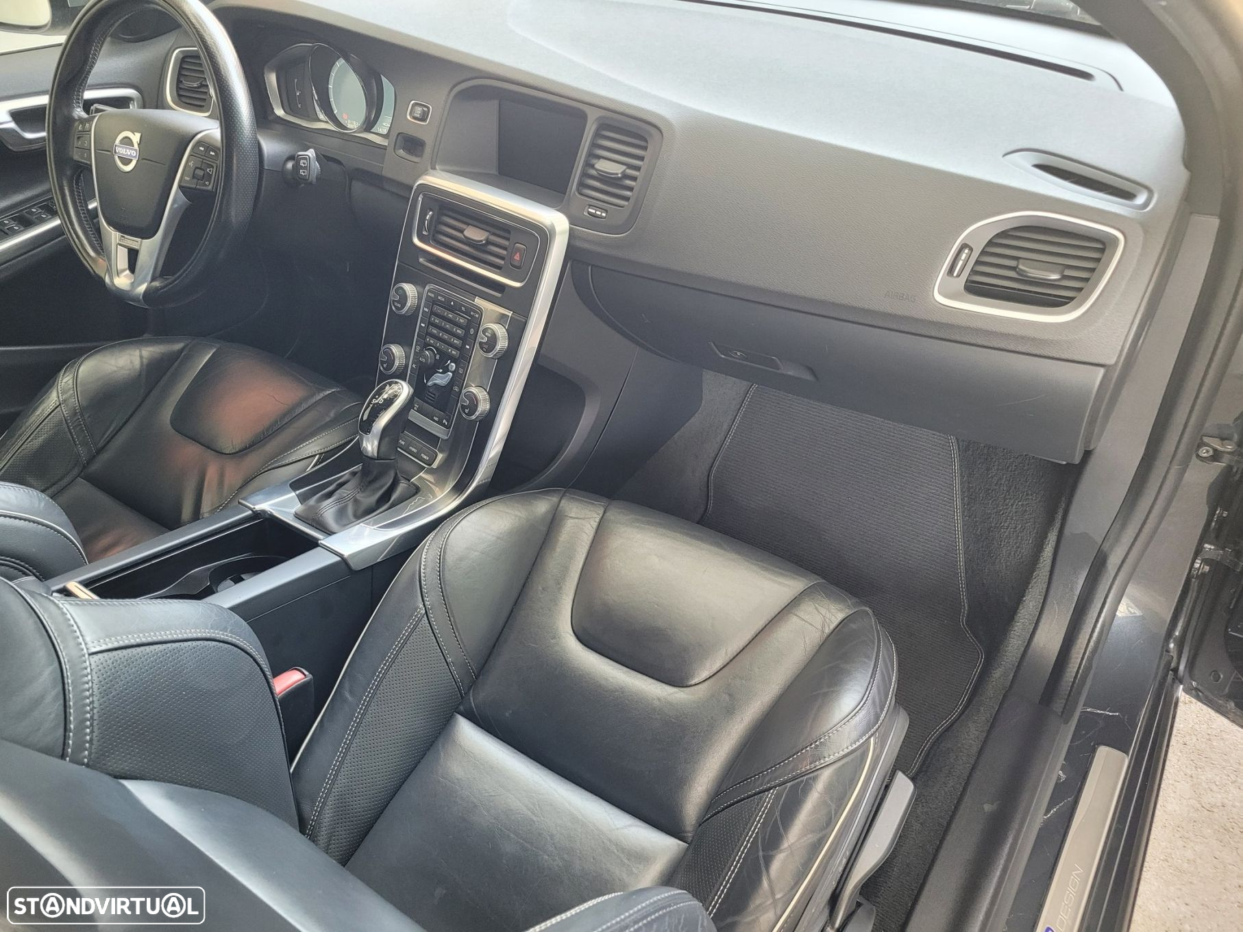 Volvo V60 2.4 D6 R-Design AWD Phev - 14