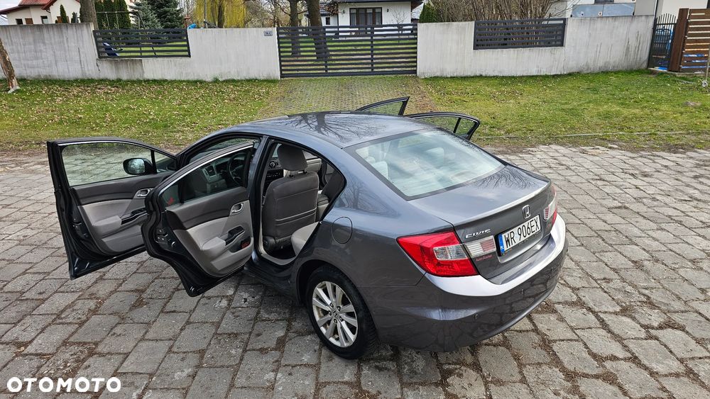 Honda Civic 1.8 Executive - 23
