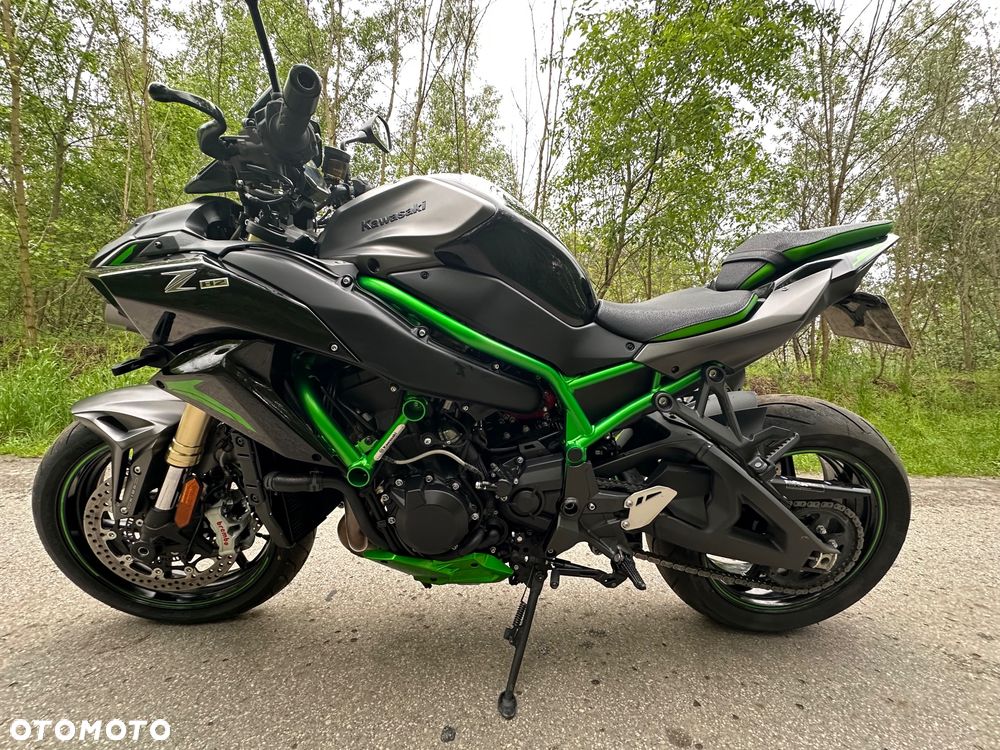Kawasaki H2 - 4