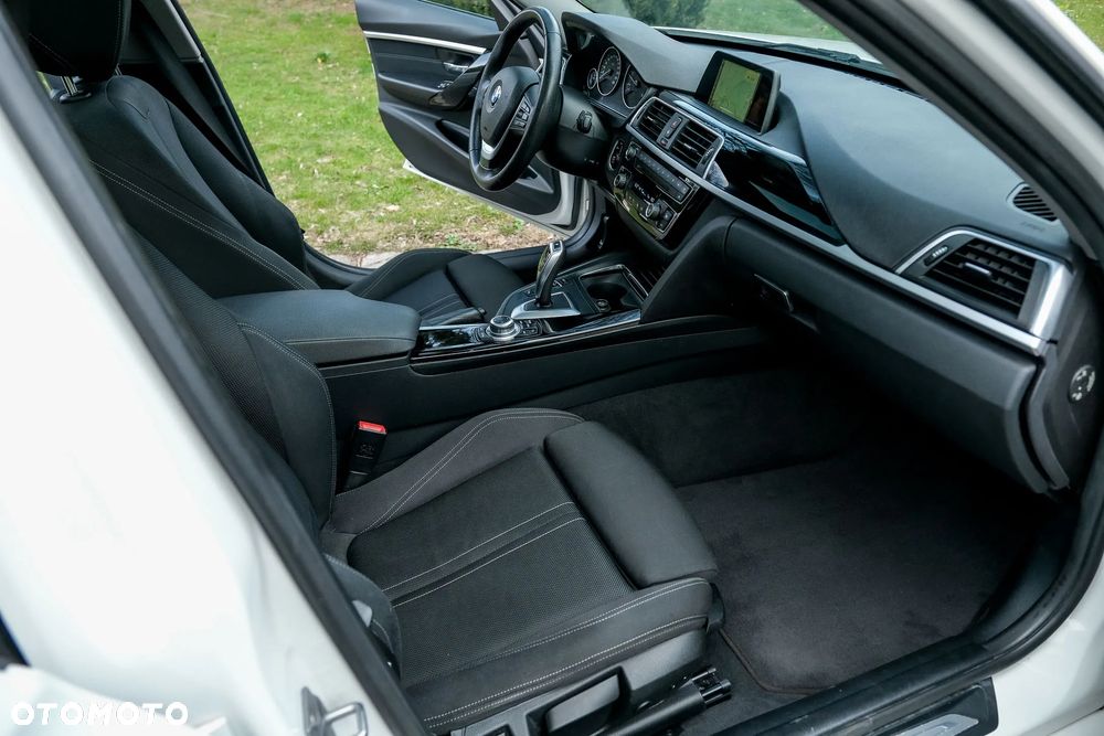 BMW Seria 3 320d Sport Line - 34
