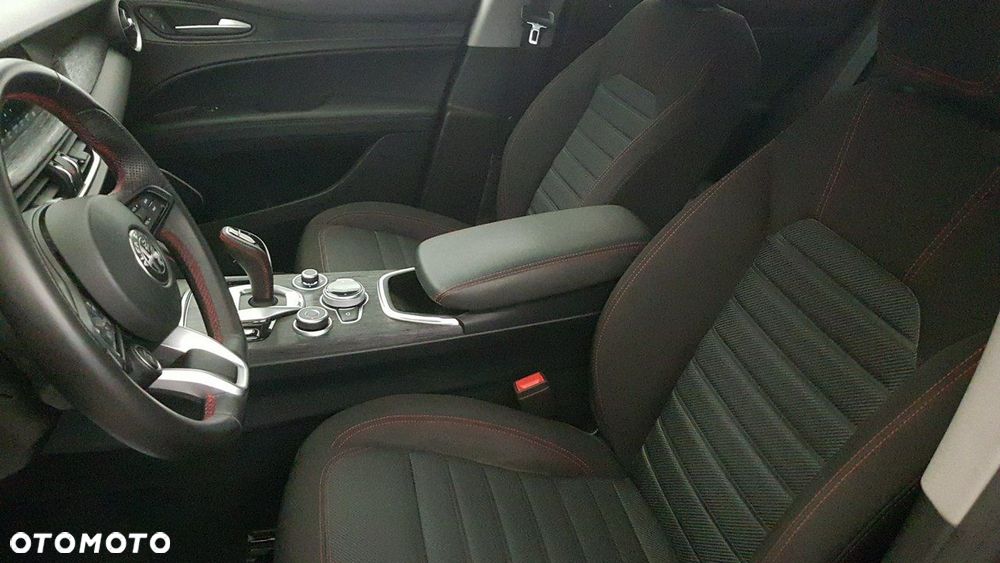 Alfa Romeo Stelvio - 14