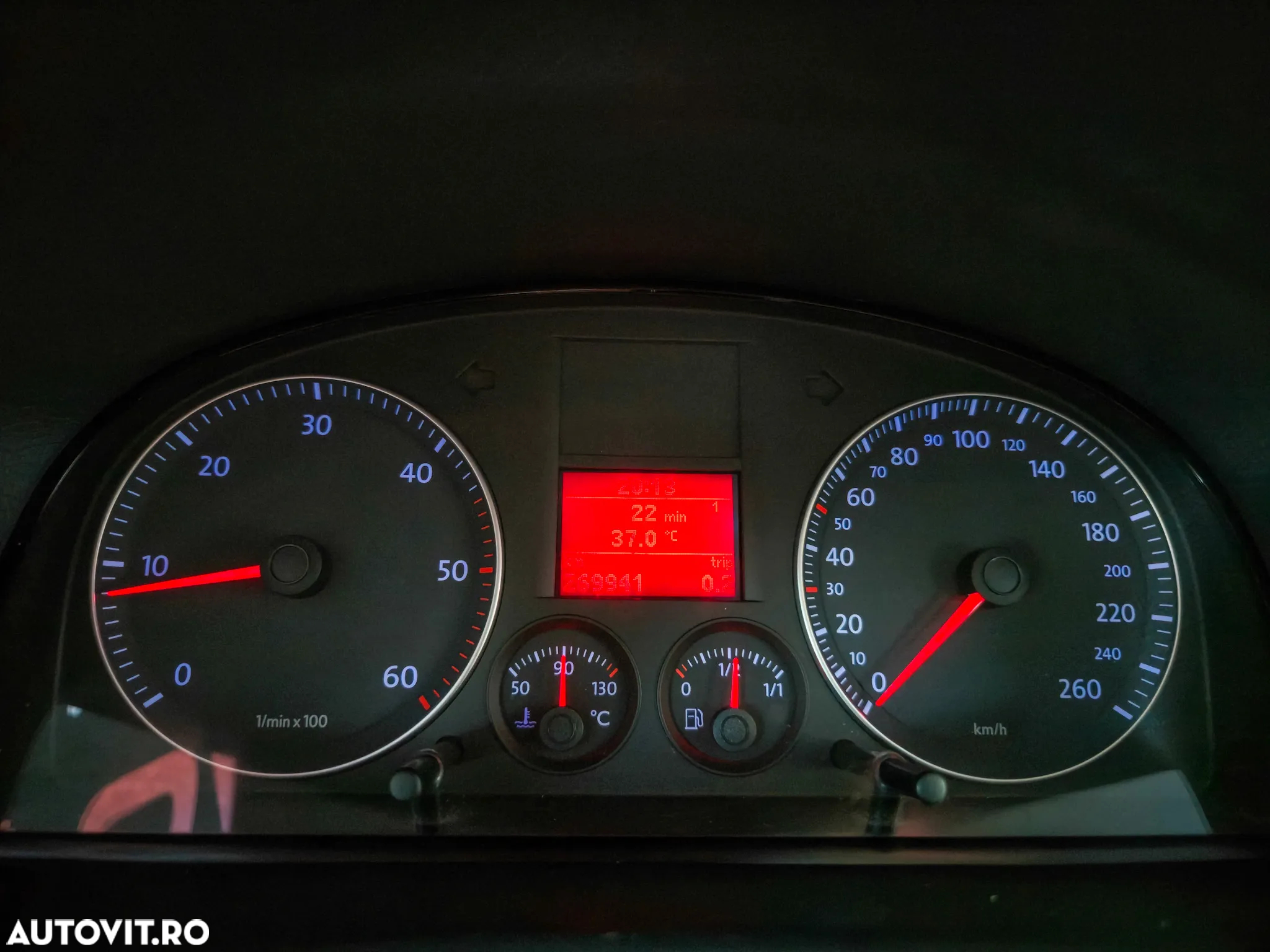 Volkswagen Touran 2.0 TDI Comfortline - 8