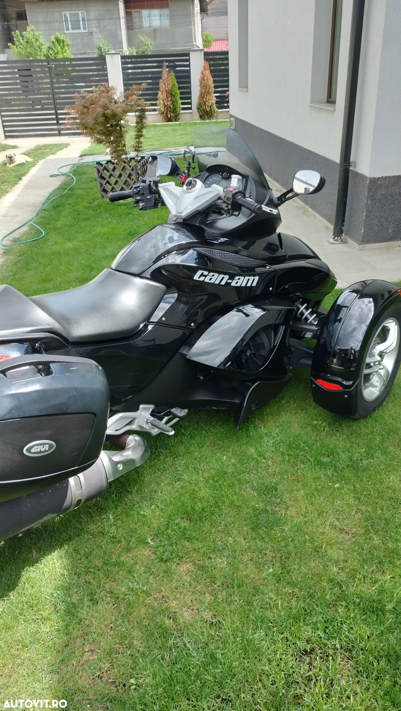 Can-Am Spyder - 14
