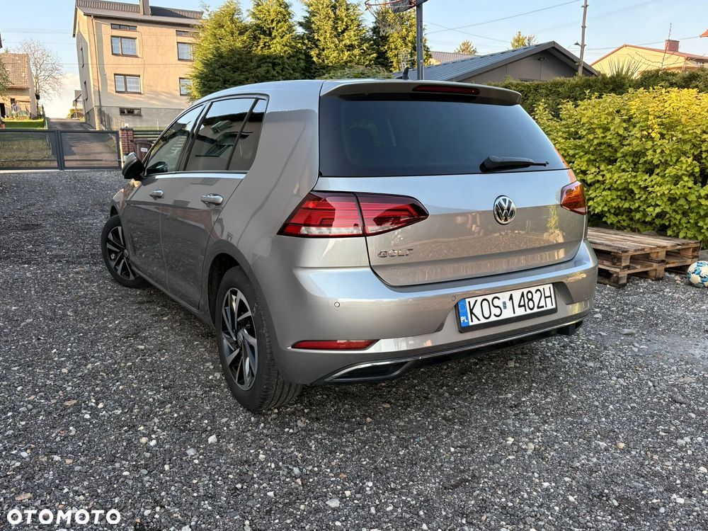 Volkswagen Golf - 10
