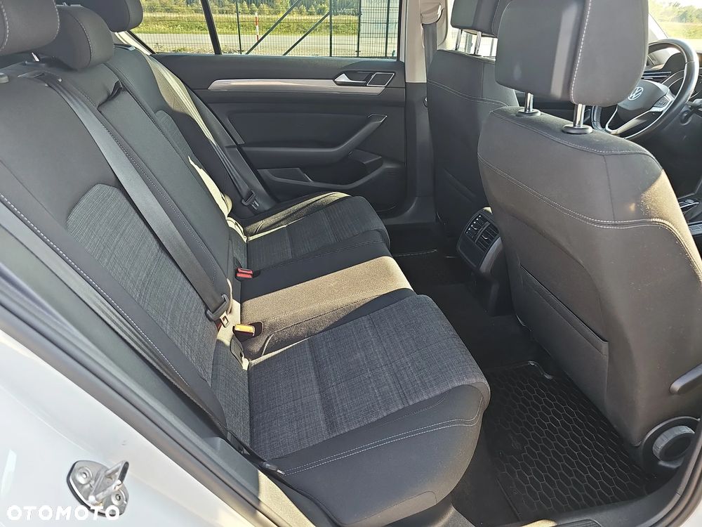 Volkswagen Passat 2.0 TSI Business DSG - 22