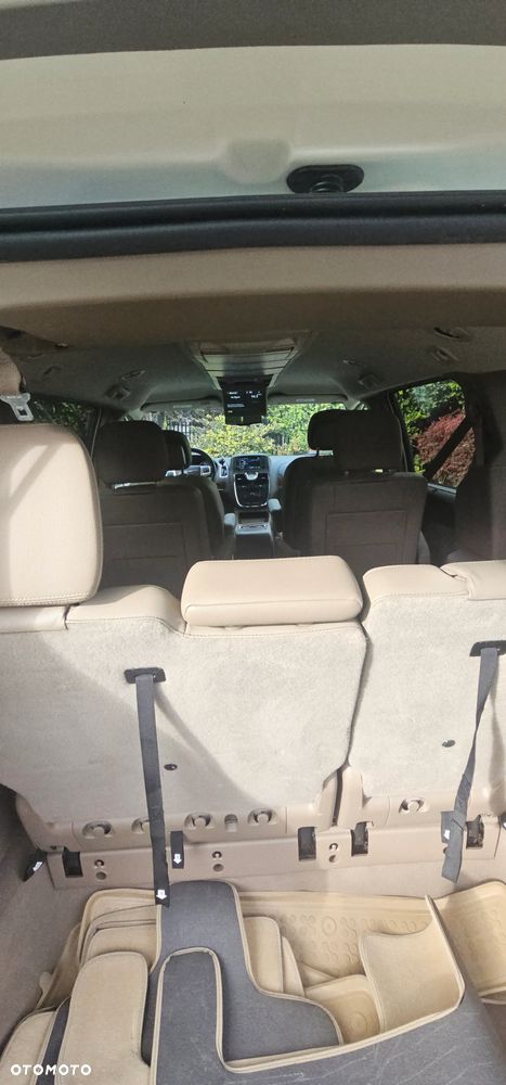 Chrysler Town & Country 3.6 Limited - 15