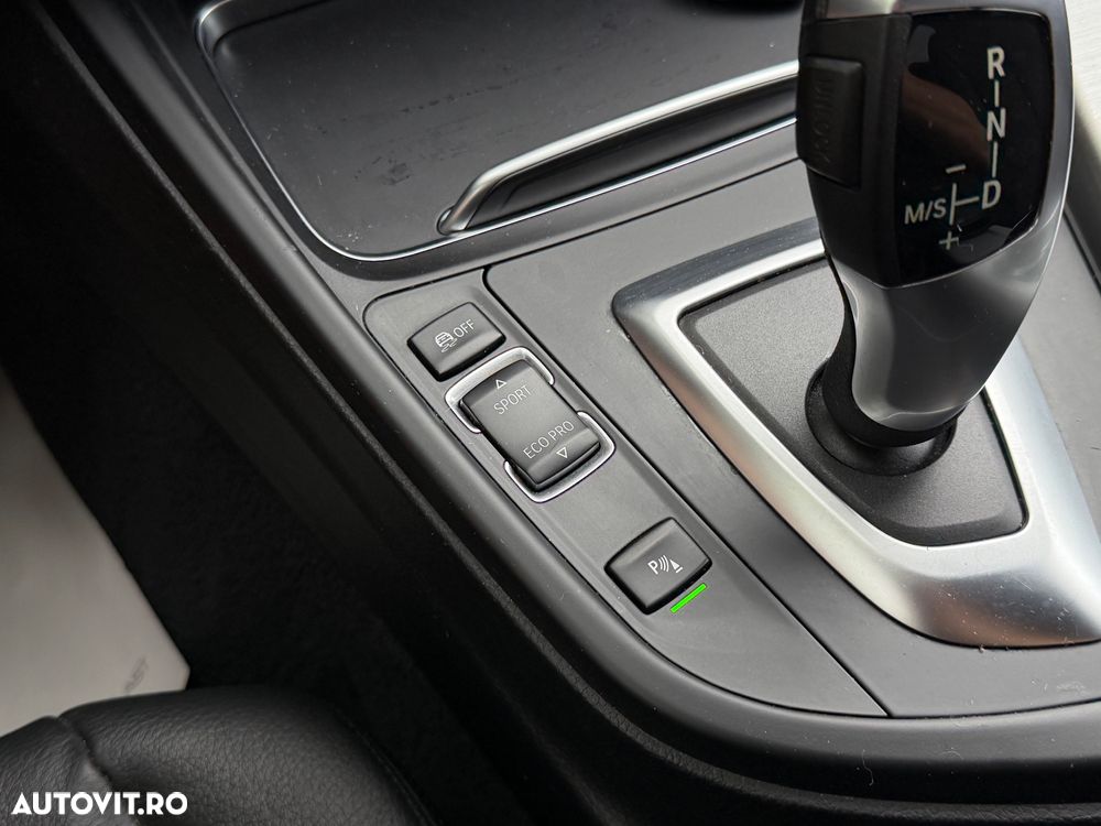 BMW Seria 3 320i Aut. Luxury Line - 27