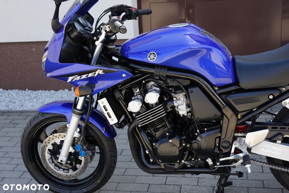 Yamaha FZS - 28
