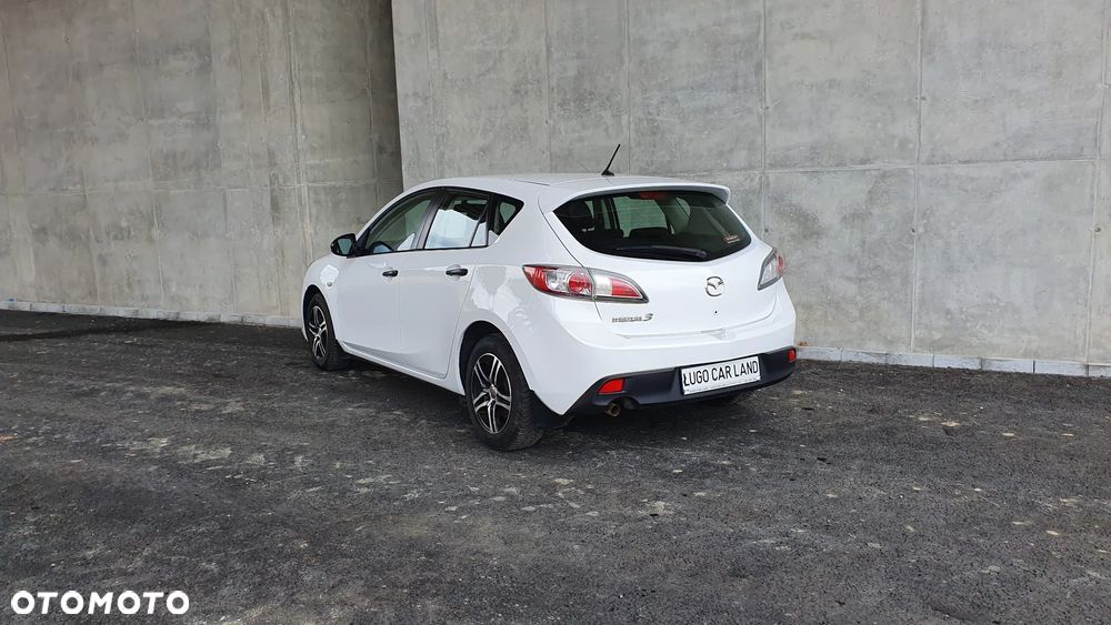 Mazda 3 1.6 Active + - 3