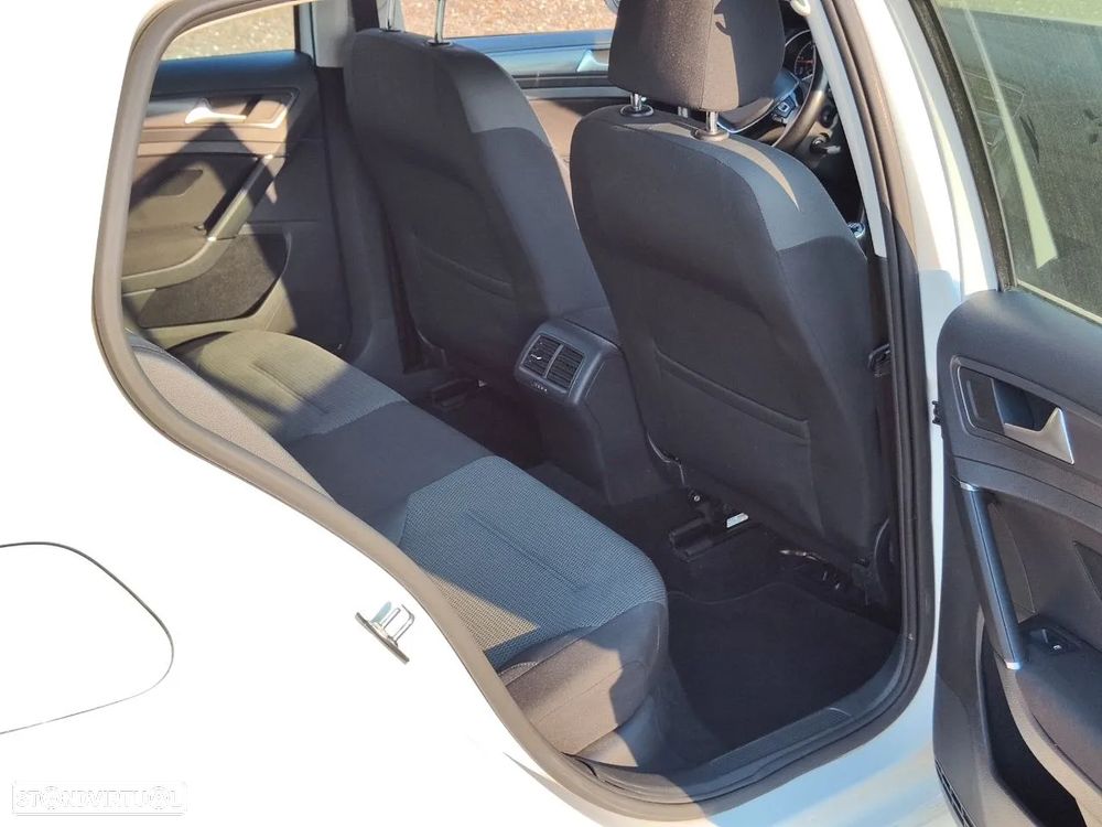 VW Golf 1.6 TDI Confortline - 17