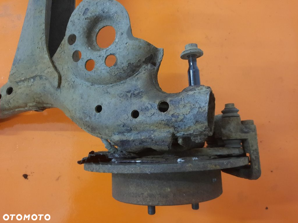 TOYOTA YARIS 1.0 KAT I 1 99-03 BELKA ZAWIESZENIA TYŁ TYLNA OŚ   1SZ - 15