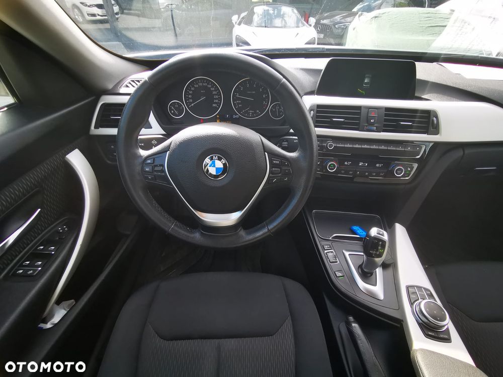BMW 3GT 320i GPF xDrive Advantage - 11
