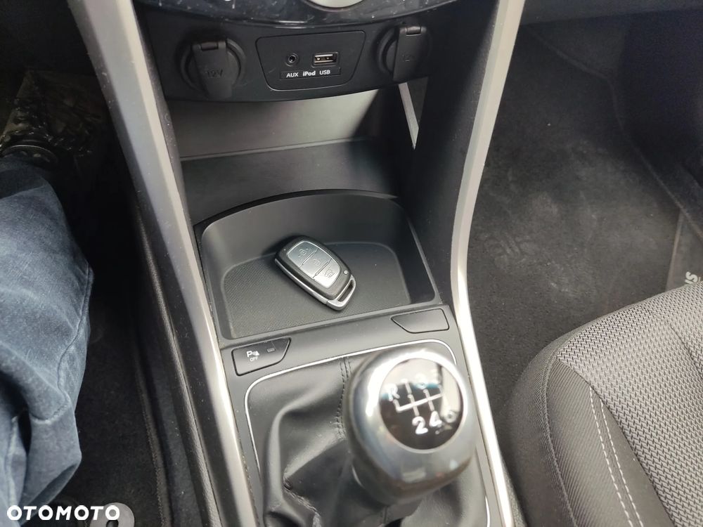 Hyundai i30 blue Kombi 1.6 GDi Passion - 10