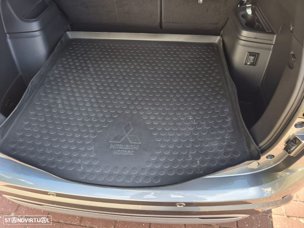 Mitsubishi Outlander - 16