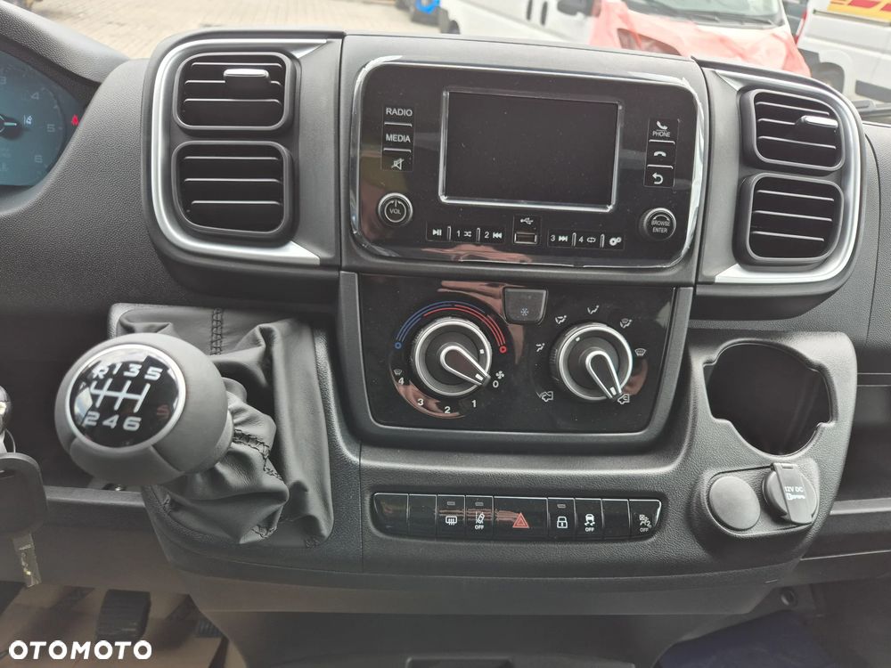 Peugeot Boxer Furgon Brygadowy 7 miejsc L3H2 2.2 140KM 2025 !! OD RĘKI !! - 15