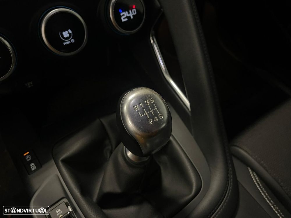 Jaguar E-Pace 2.0 i4D R-Dynamic - 29