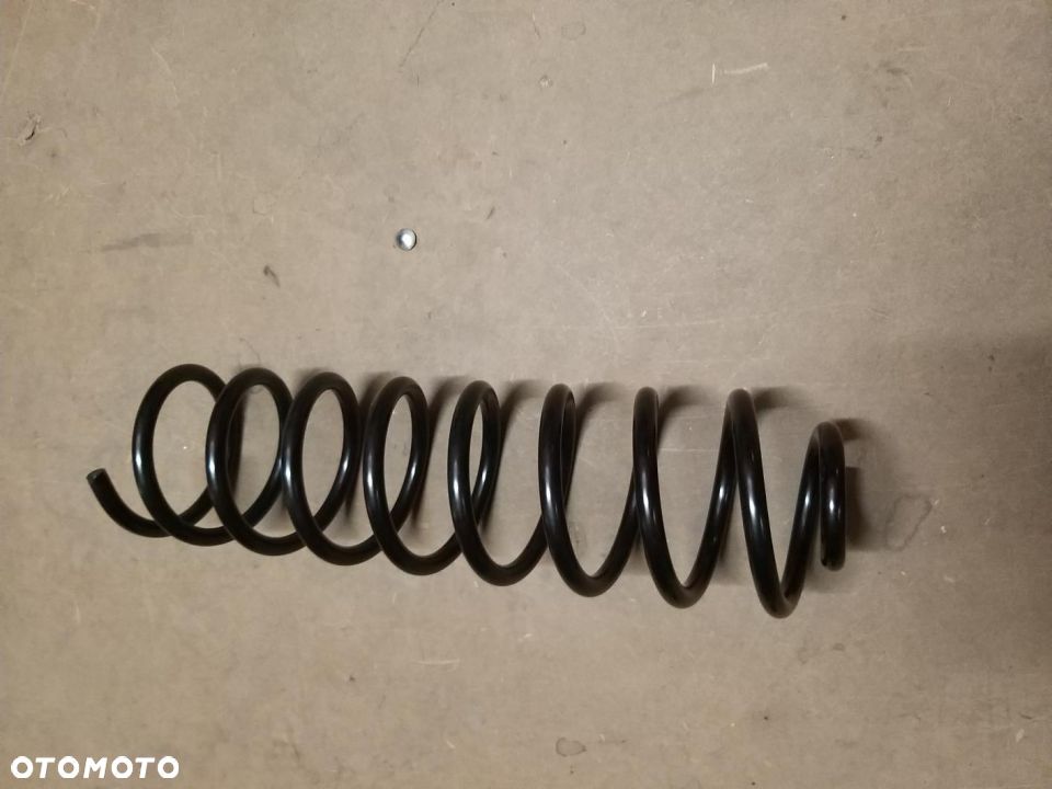 SPRĘŻYNA tył Lewa Prawa strona  VW PASSAT 1.6-2.0 02.88-10.93 - 1