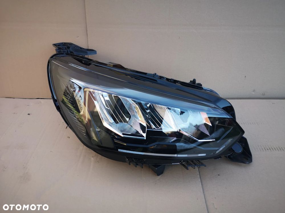 REFLEKTOR LAMPA PRAWA PEUGEOT 208 2008  LEDOWA II NOWY MODEL od 2020 - 1