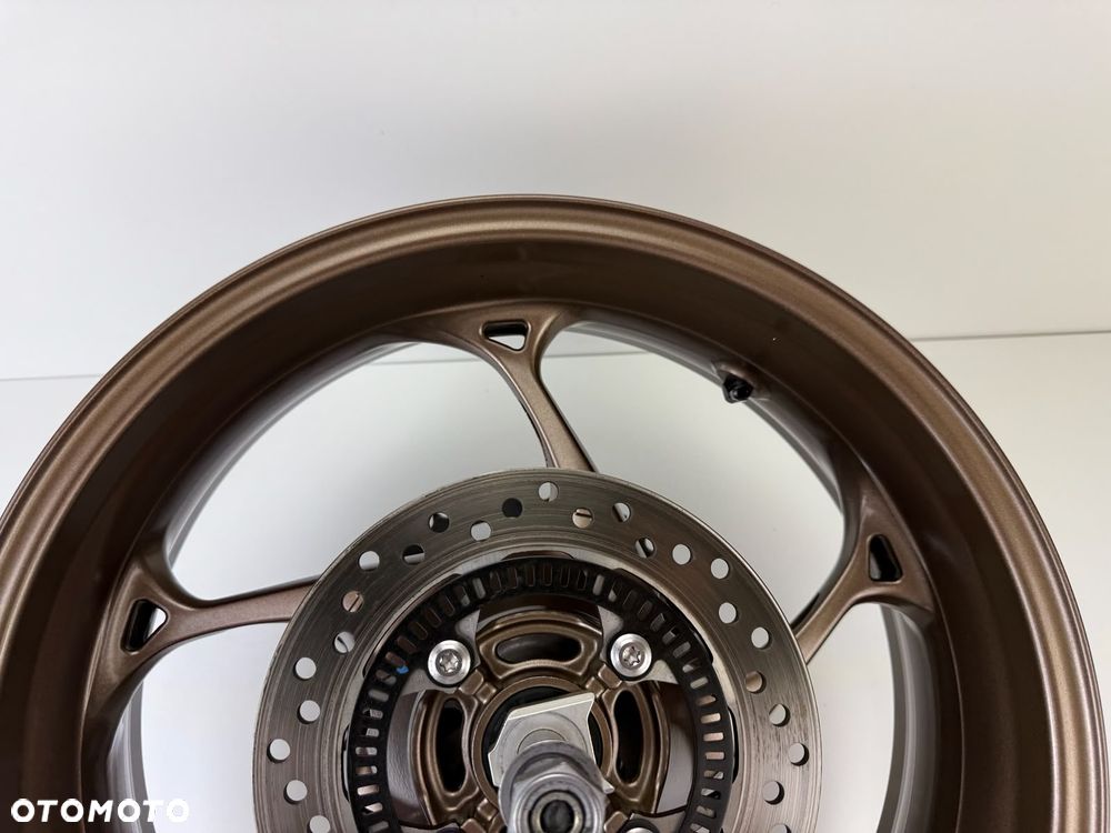 Tylna felga kompletna Triumph Street Triple 765 2022+ Idealna demontaż - 12