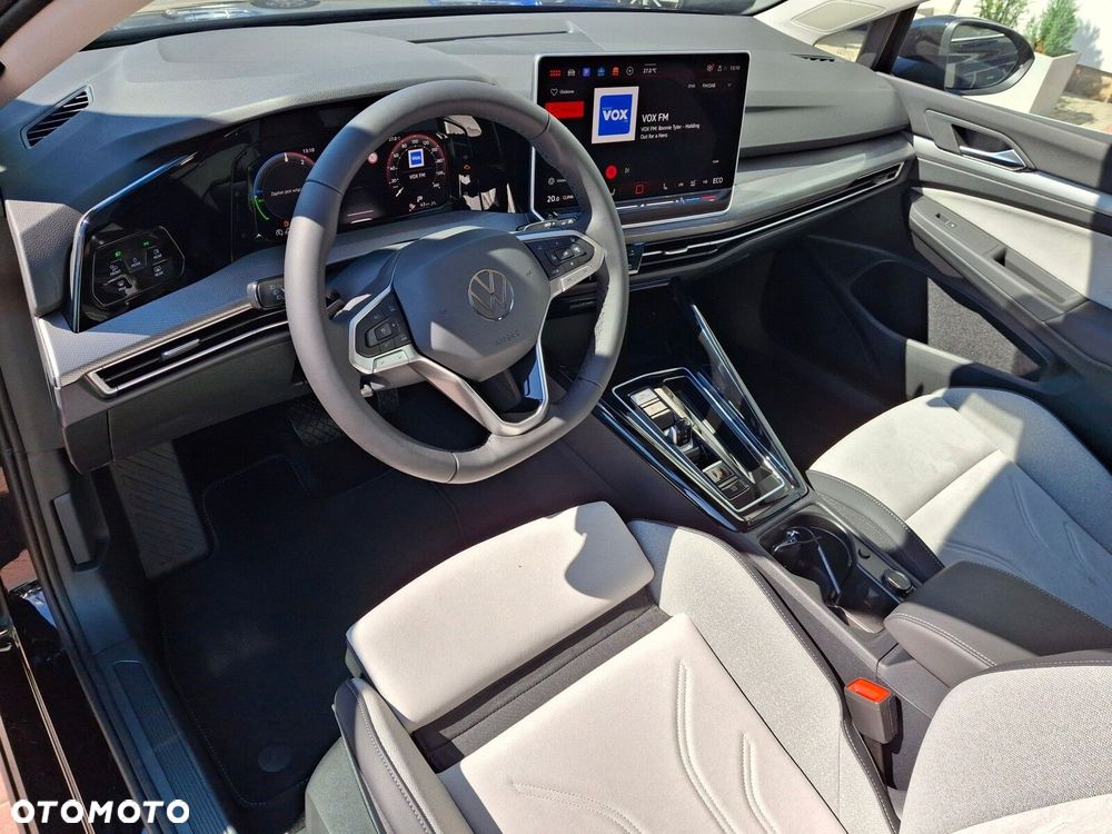 Volkswagen Golf - 11