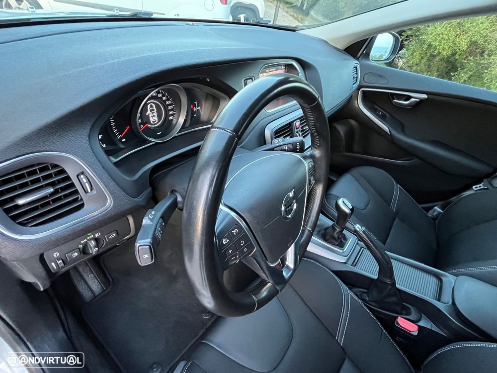 Volvo V40 2.0 D3 Momentum - 10