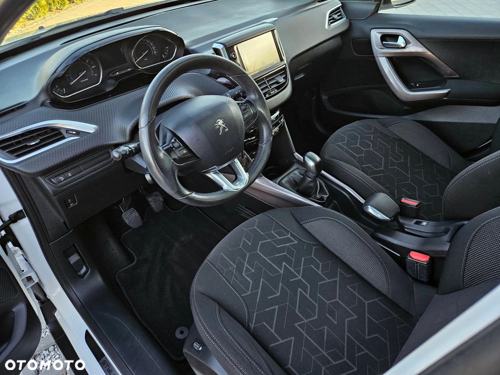 Peugeot 2008 1.2 Pure Tech Style - 10