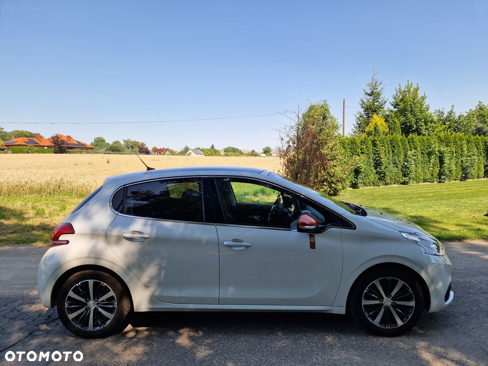 Peugeot 208 - 13
