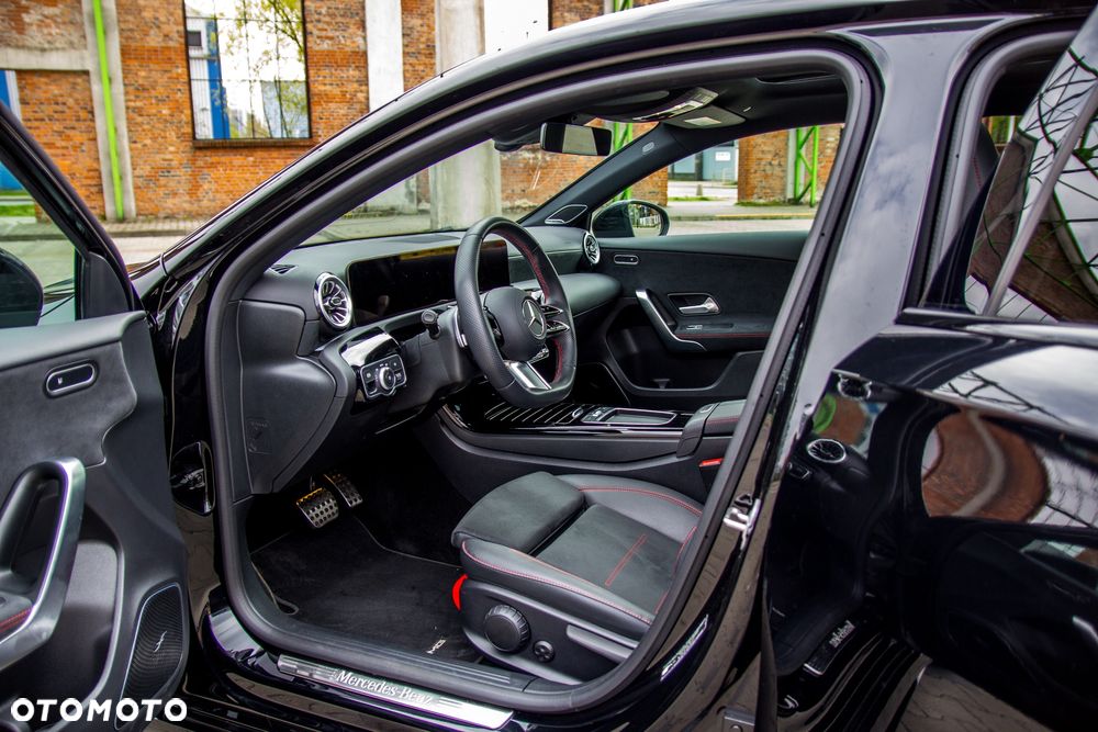 Mercedes-Benz Klasa A 220 4-Matic AMG Line 8G-DCT - 19