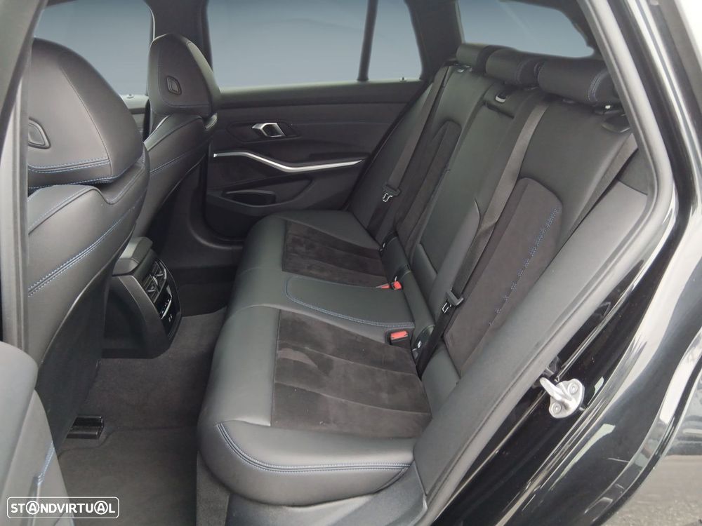 BMW 320 d Touring Pack Desportivo M Auto - 14