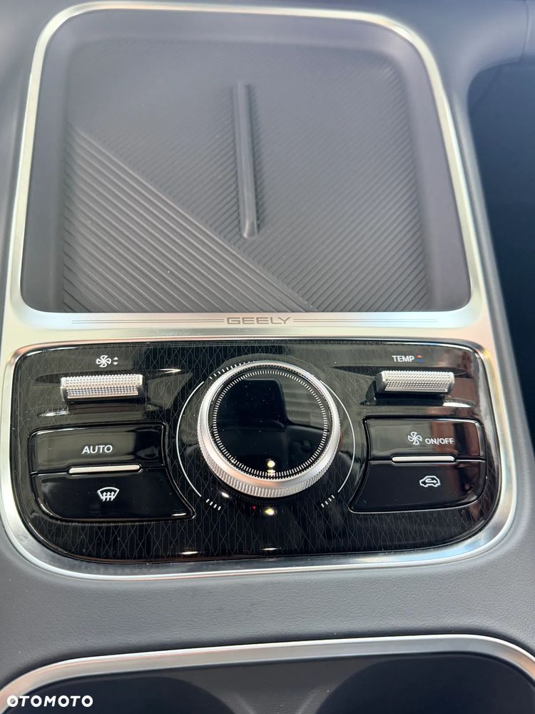 Geely Starray EM-i 1.5 PHEV Pro DHT - 24