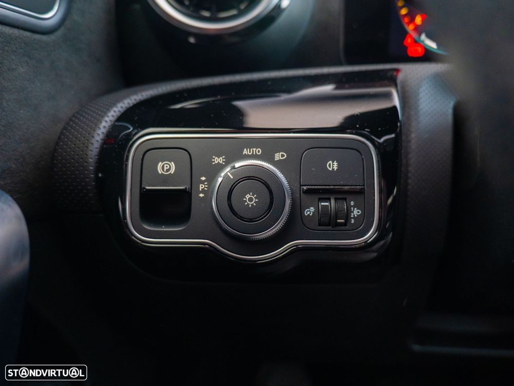 Mercedes-Benz A 250 Limousine e 8G-DCT AMG Line - 15