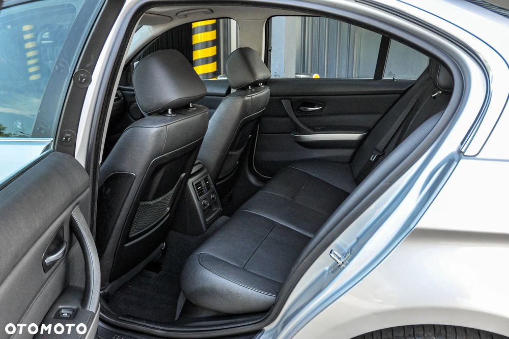 BMW Seria 3 325i - 8