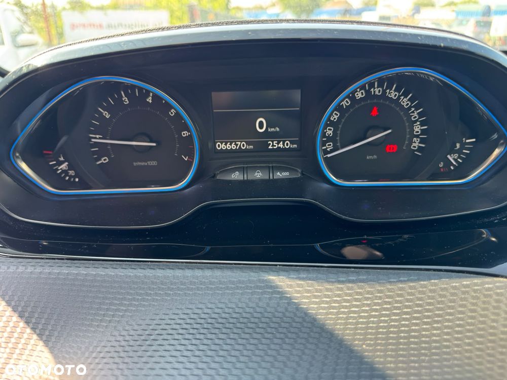 Peugeot 2008 1.2 VTi Allure - 16