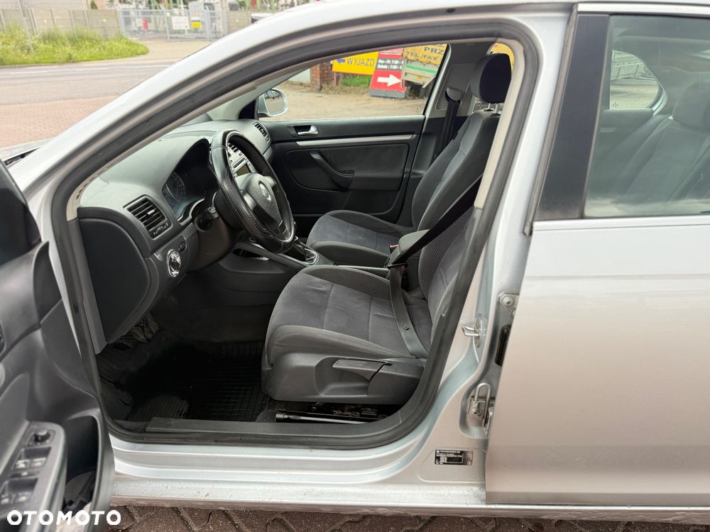 Volkswagen Jetta - 11