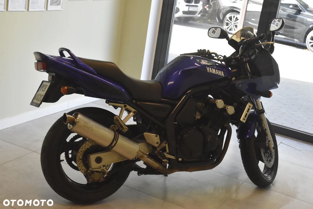 Yamaha FZS - 6