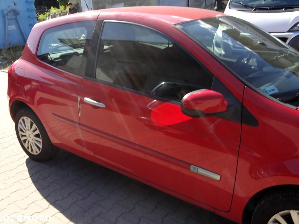 Renault Clio - 24